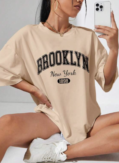 Camiseta de hombros caídos con estampado de  Brooklyn